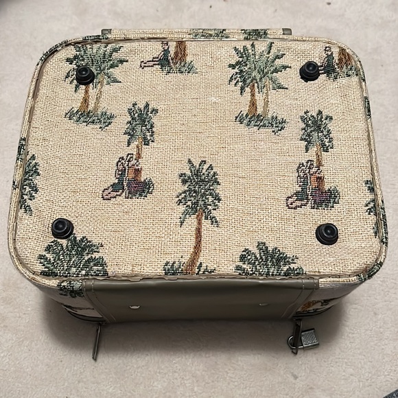 Embroidered Cosmetic bag - Picture 12 of 12